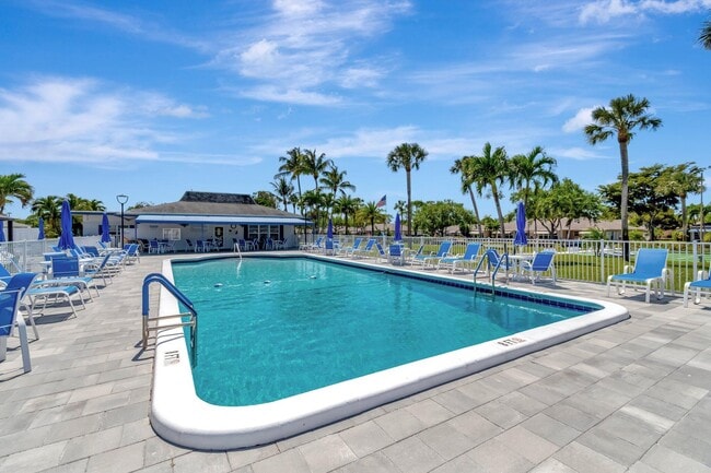 Building Photo - 1102 North Dr