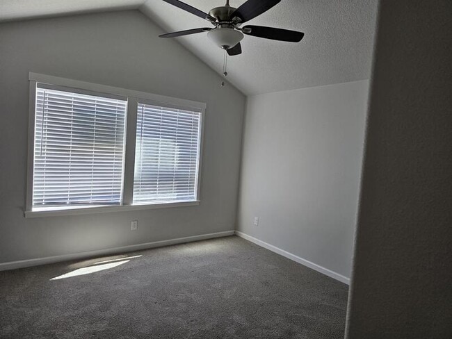 Building Photo - 5724 NE 58th Way