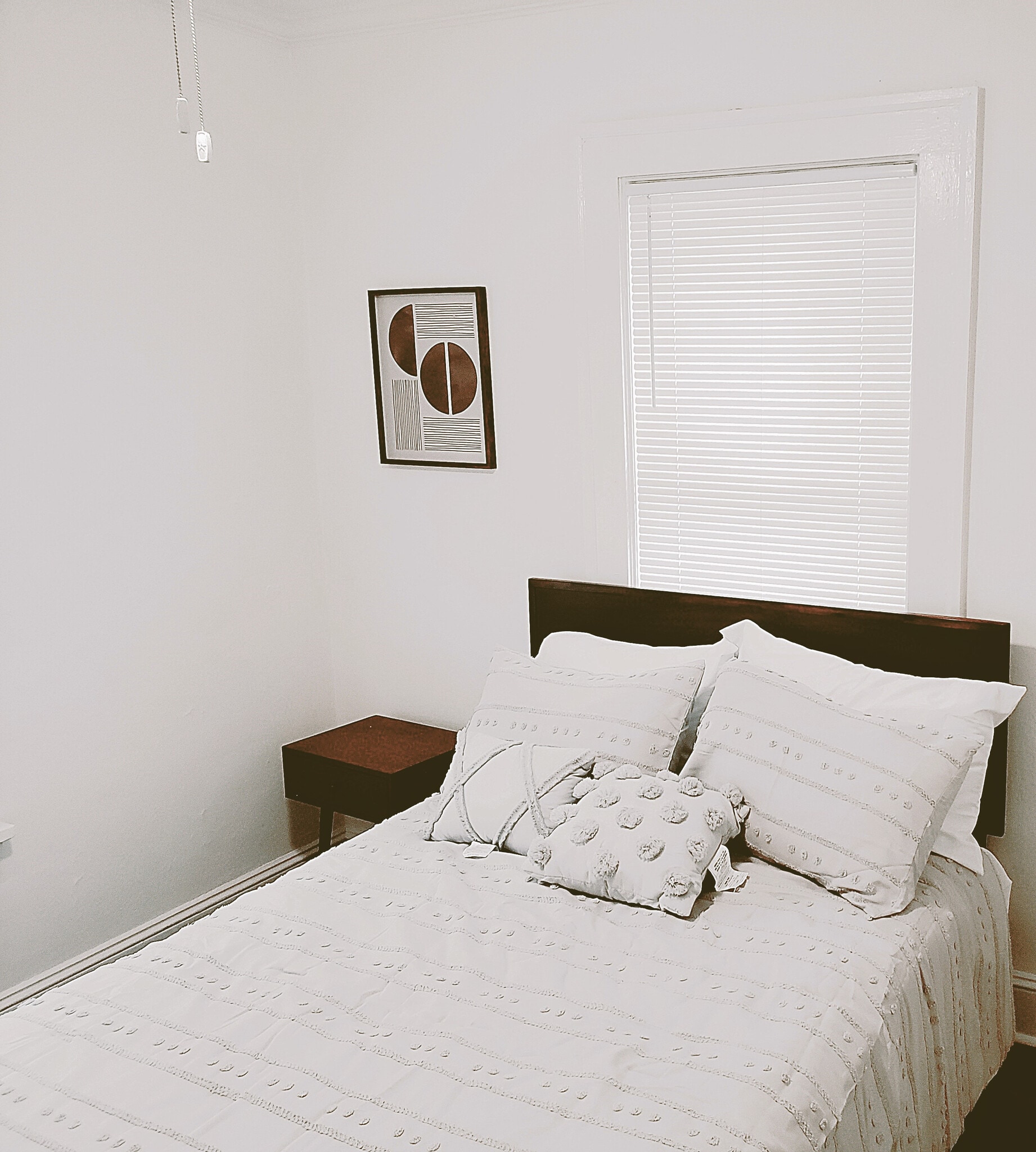 Building Photo - Room in House on Evans Dr SW