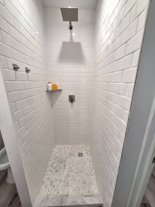 Building Photo - NSB FURNISHED EFFICIENCY-ALL UTILITES INCLUDED!