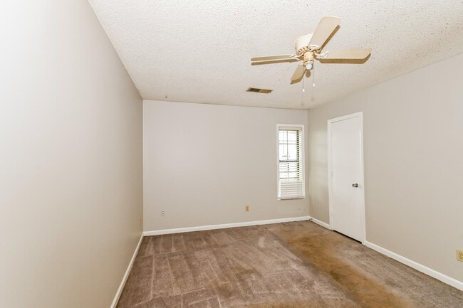 Building Photo - 6770 Starkenburg Ln