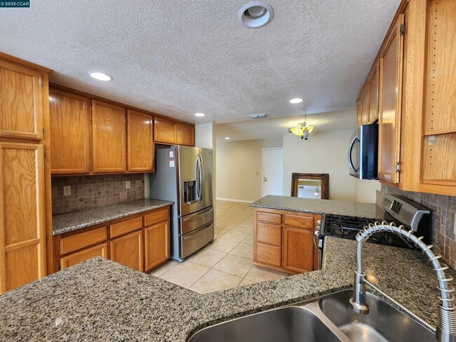 Building Photo - 617 S Blackbrush Ln