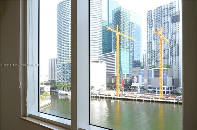 Building Photo - 901 Brickell Key Blvd