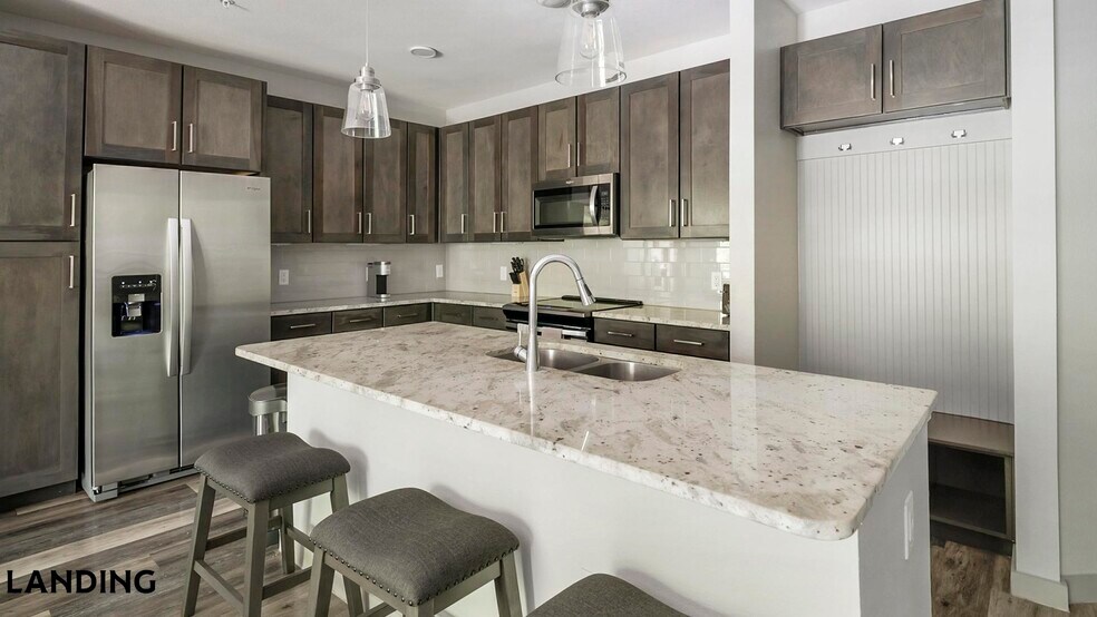 Building Photo - 20290 Park Lake View Dr