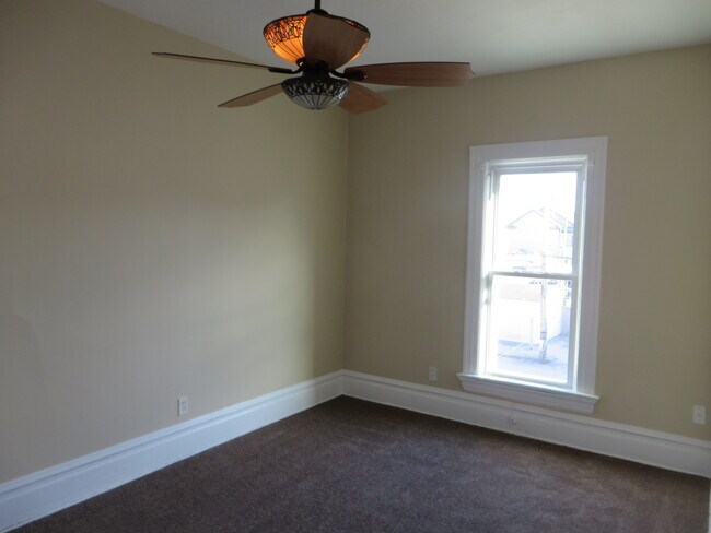 Building Photo - 5 Bedroom Home in the very core of Downtown (West Central, Downtown)