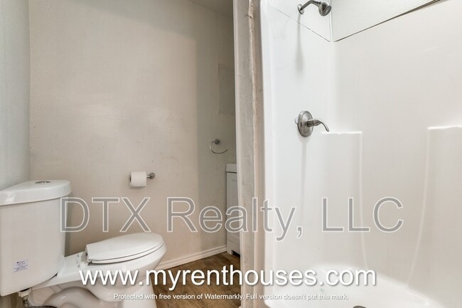 Building Photo - 5869 Bluffman Dr