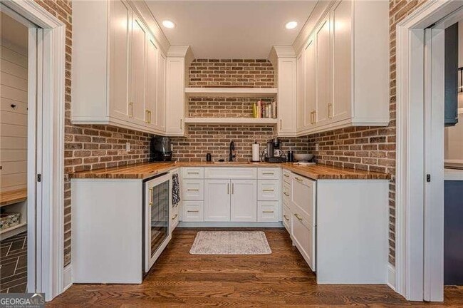 Building Photo - 4562 Columns Dr SE