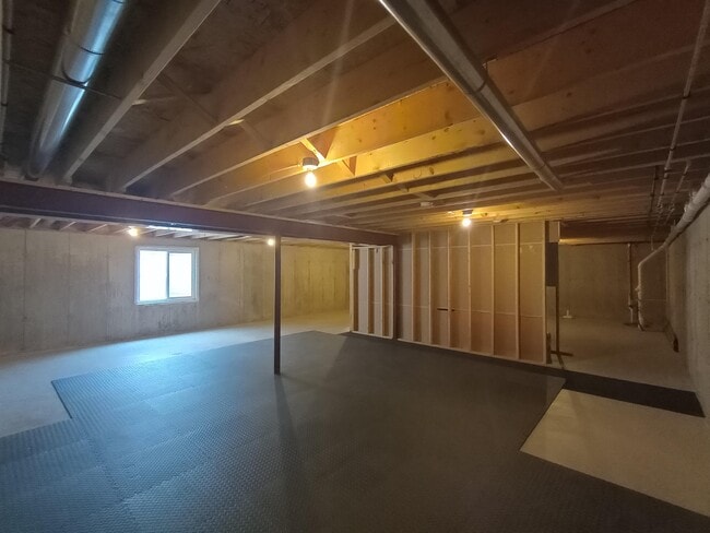 Building Photo - 1429 E Pinecrest Ln