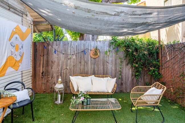 Building Photo - Charming 2BR Spanish Bungalow in Long Beach