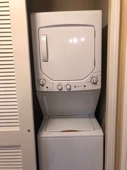 Laundry - 575 Oakleaf Plantation Pky