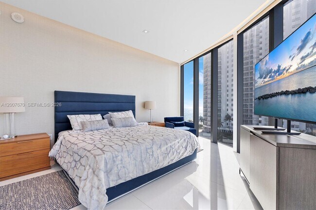 Building Photo - 17475 Collins Ave