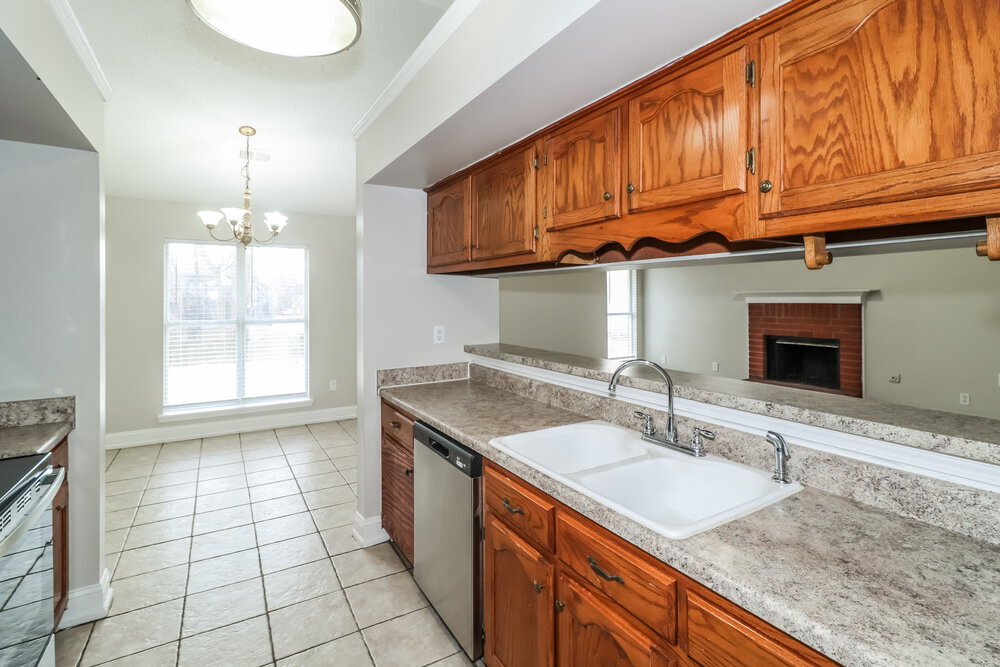 Building Photo - 10125 Oak Run Dr S