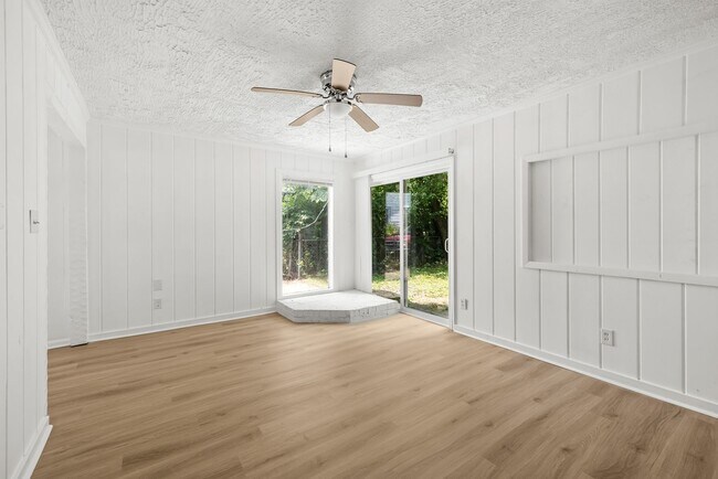 Building Photo - Charming 3 Bedroom, 2 Bathroom house