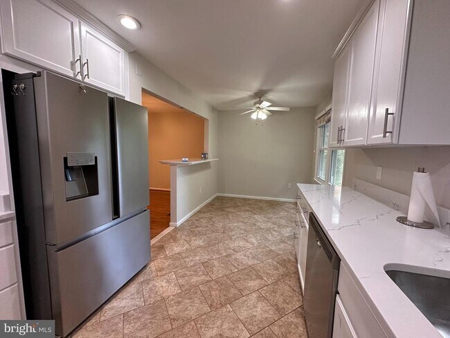 Building Photo - 13 Carriage House Cir