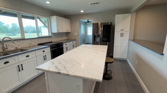 Building Photo - 6910 S Mallard Dr