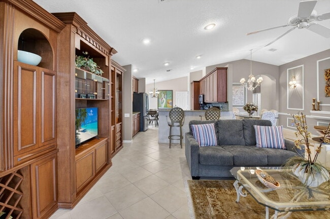 Building Photo - 5256 Glenville Dr