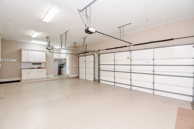 Building Photo - 11910 Heritage Ln