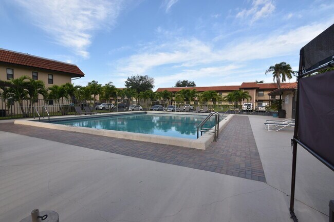 Building Photo - 21895 Lake Forest Cir