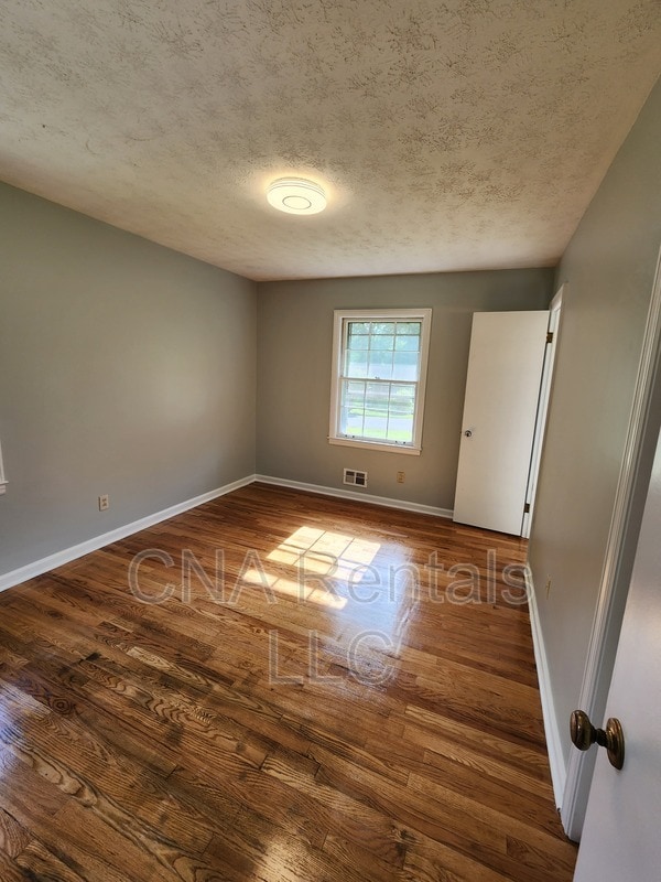 Building Photo - 626 Honeybear Ln