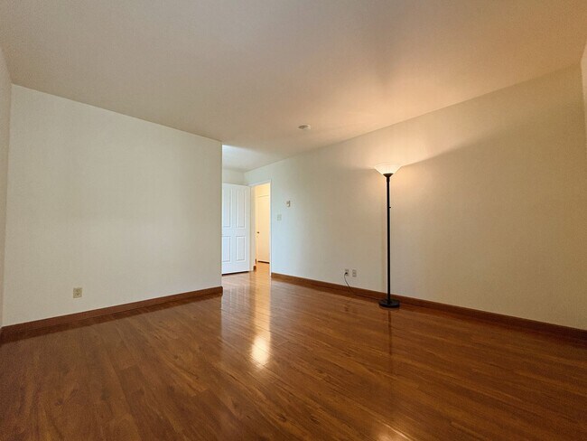 Building Photo - Charming 2BR/2BA Condo Steps from Downtown Mountain View