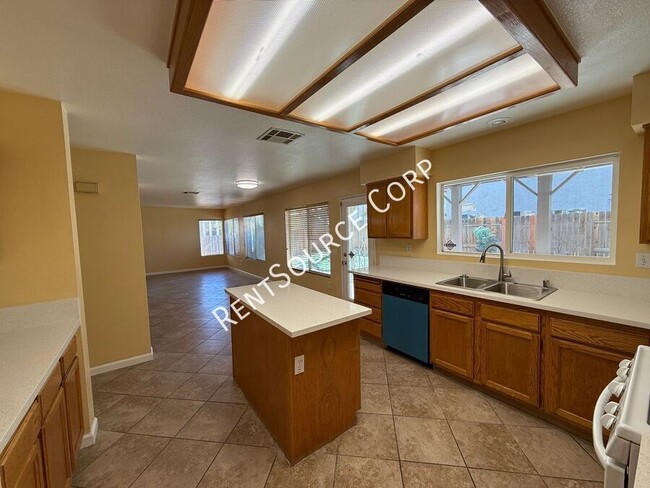 Building Photo - 1602 W Ave H-4