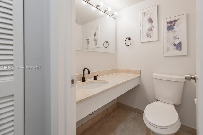 Building Photo - 1985 S Ocean Dr