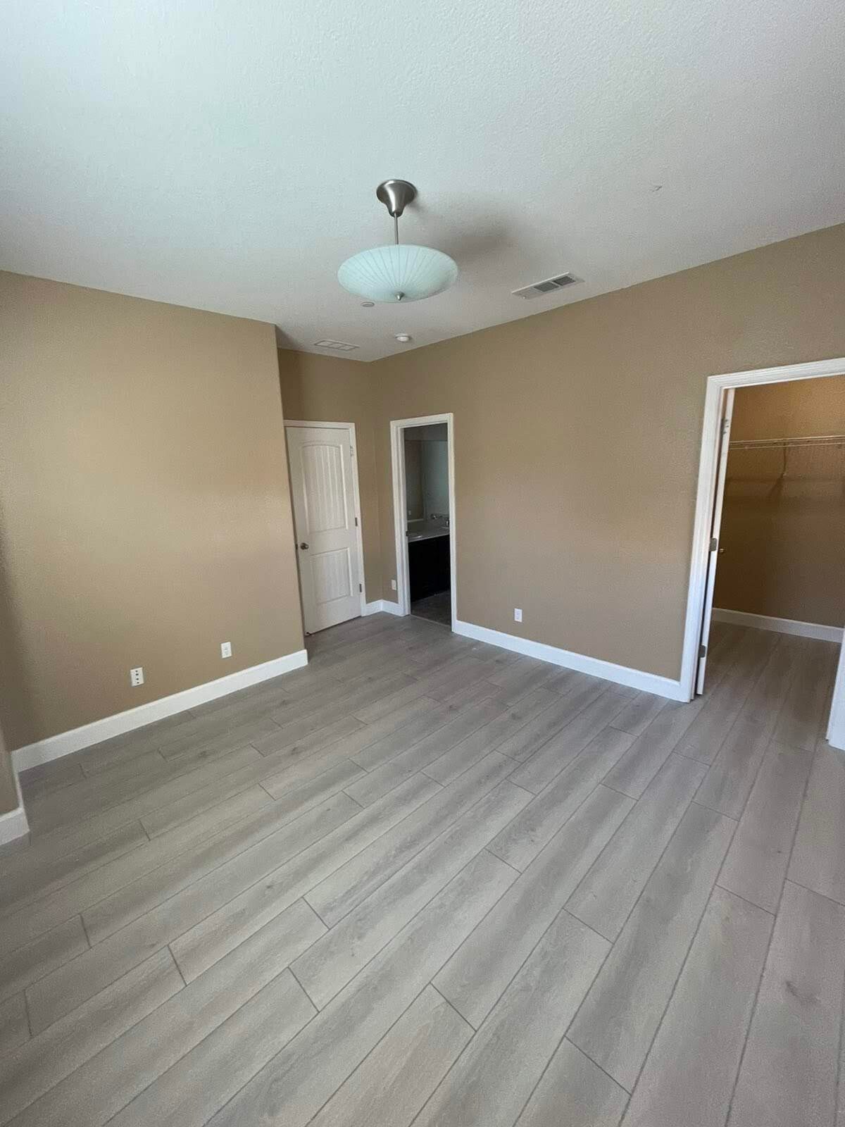 Building Photo - 880 Willow Bridge Dr