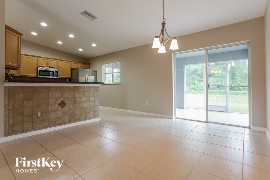 Building Photo - 2463 Alesio Ave