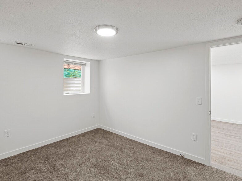 Building Photo - 915 E 1300 S