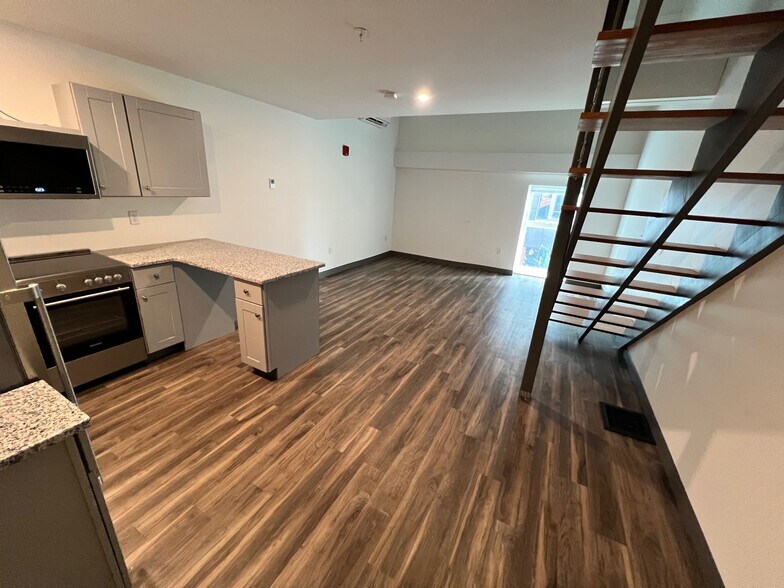 Building Photo - 480 S Salina St