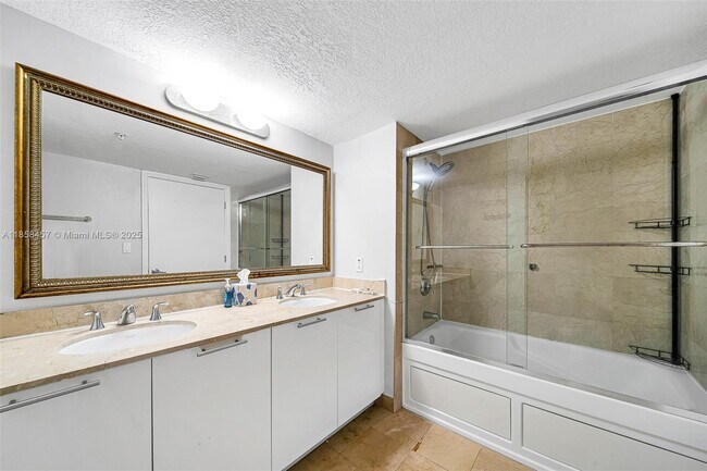 Building Photo - 1800 N Bayshore Dr