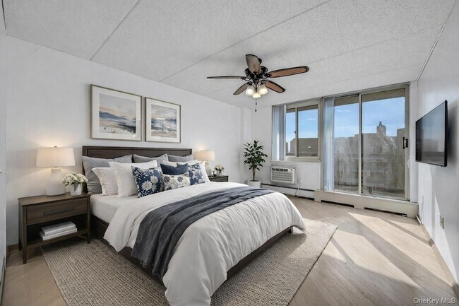 Building Photo - 703 Pelham Rd