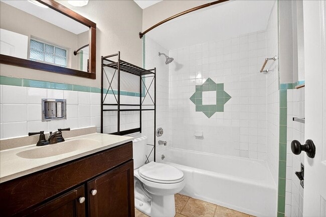 Building Photo - Eeeeeeeeee!