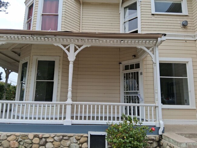 Building Photo - Golden Sails Property Group LLC -933 E. Sa...