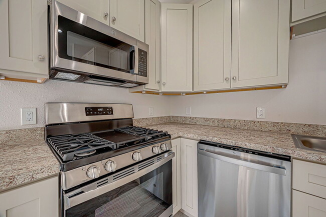 Building Photo - 5530 Hirondel St