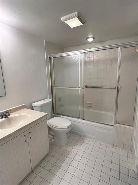 Building Photo - 2402 Antigua Cir