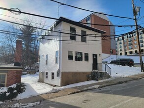 Building Photo - 31 Ann St