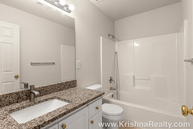 Building Photo - Charming 3 BD* 2.5 BA* Single Family Home ...
