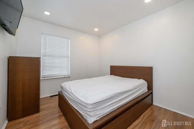 Building Photo - 57 Boston St