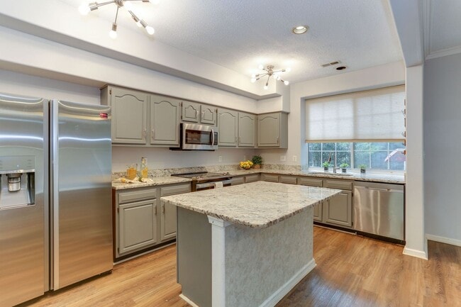 Building Photo - 119 Brassie Dr