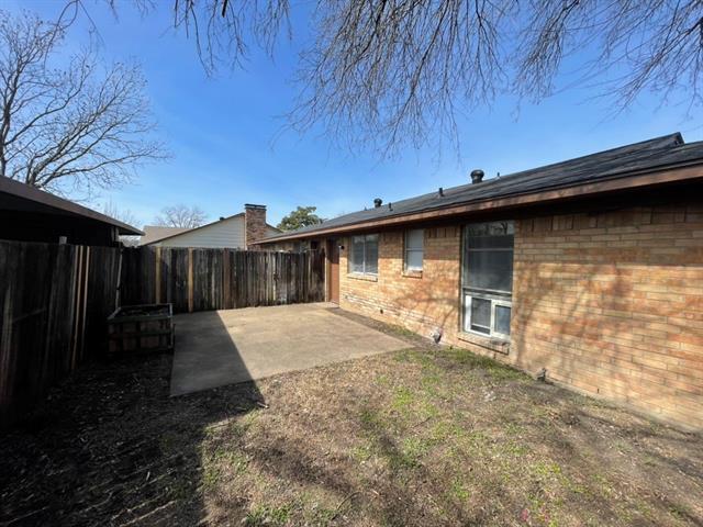 Building Photo - 2010 Santa Anna Dr