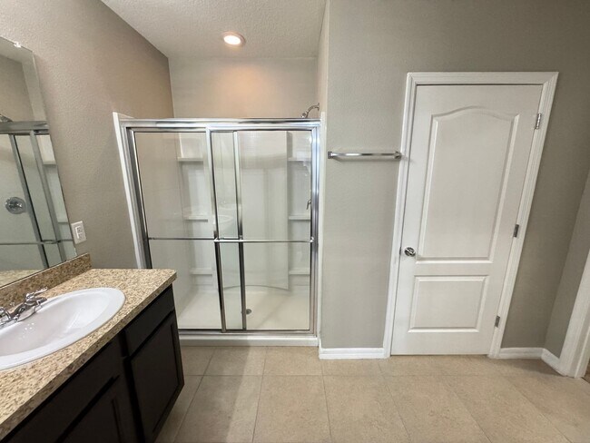 Building Photo - Beautiful 4 Bedroom 2 Bathroom Home in Bartow!