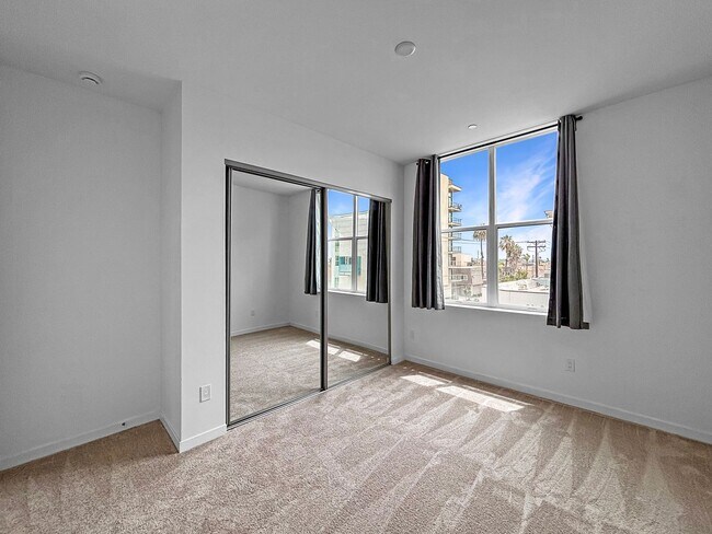 Building Photo - Modern 2BD/2BA Condo in North Park W/ High...