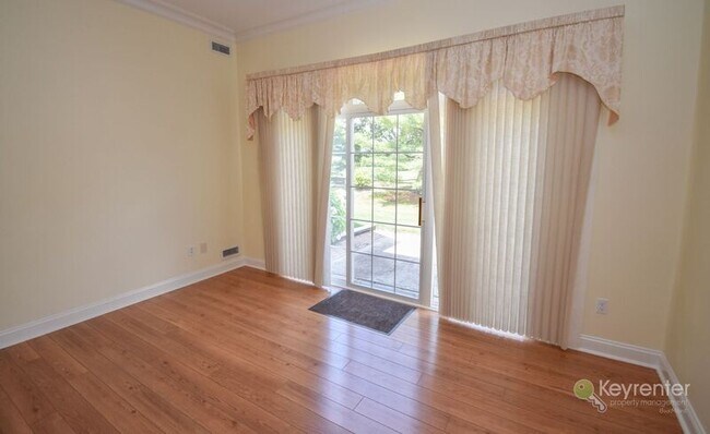 Building Photo - 1616 Saratoga Ct