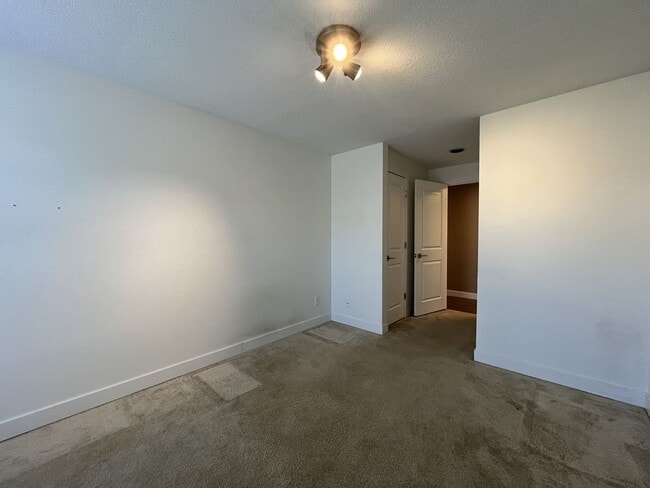 Building Photo - Beautiful Single-Level 3 Bedroom Home with Modern Kitchen and Open Floor Plan