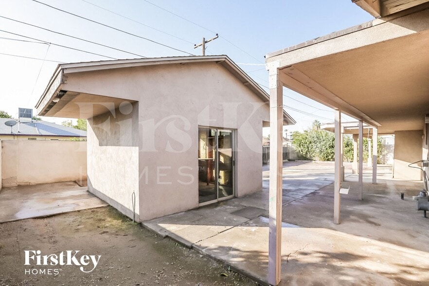 Building Photo - 3021 W Camelback Rd