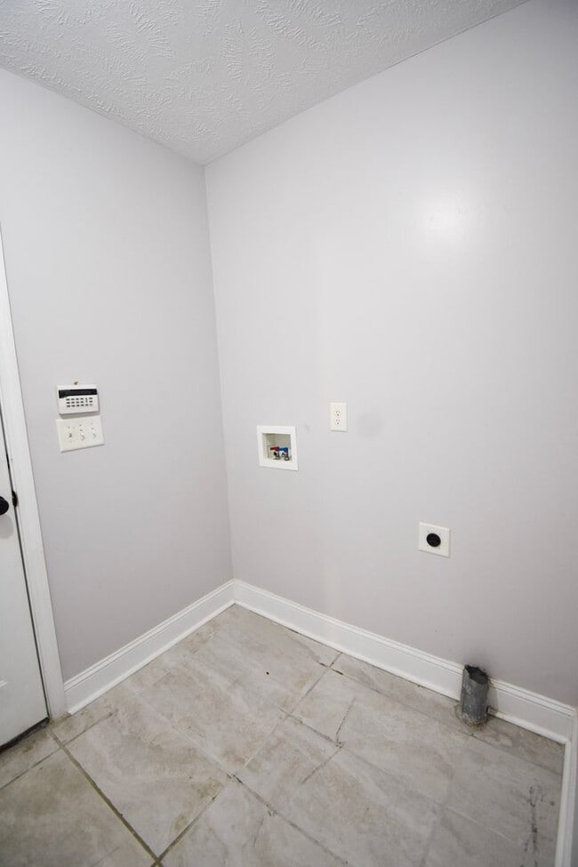 Building Photo - 135 Lenoir Dr