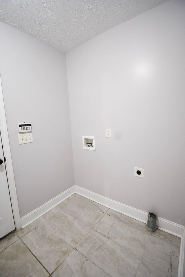 Building Photo - COMING SOON~3 Bedroom 2.5 Bathroom with a Large Deck and Bonus Room!