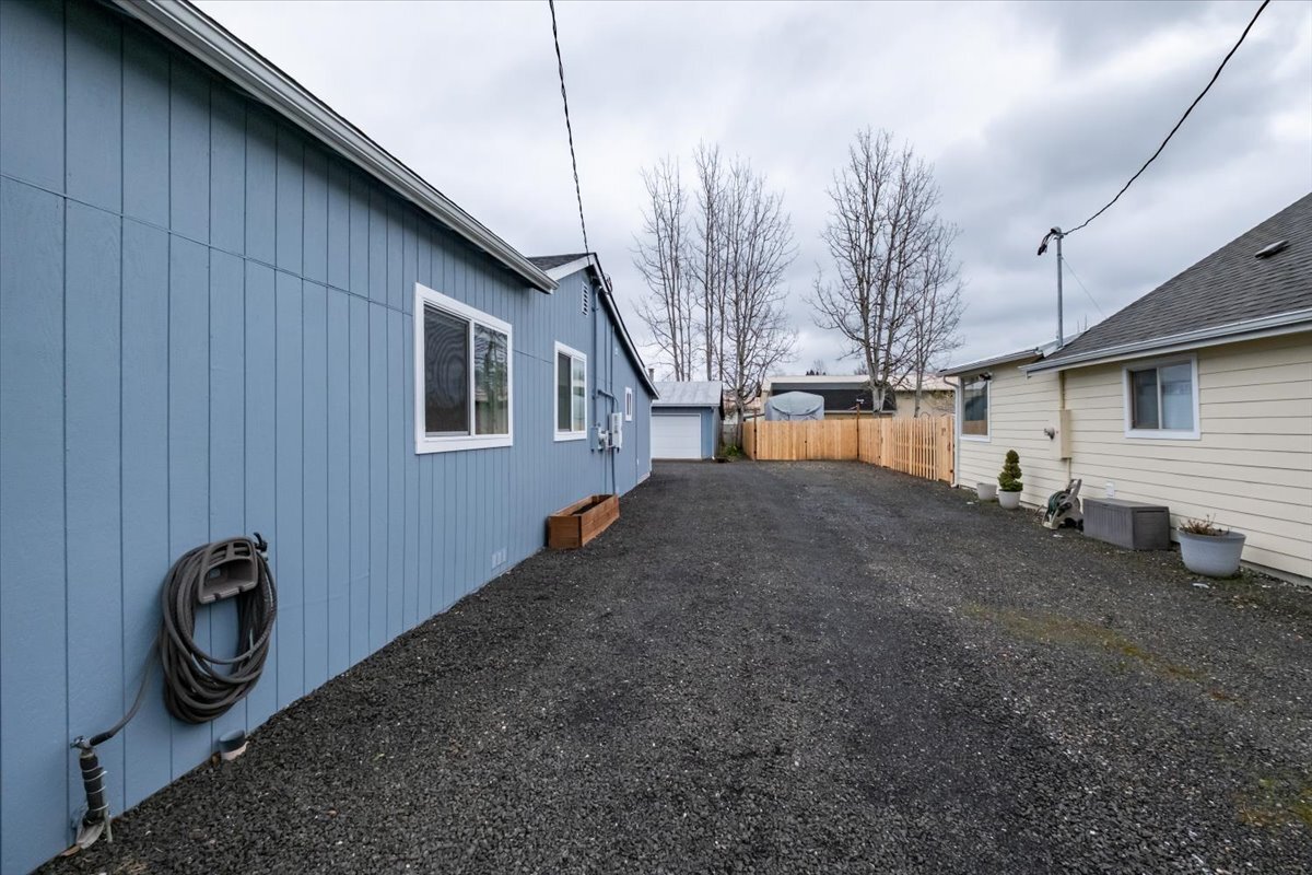 Building Photo - 365 S 15th St