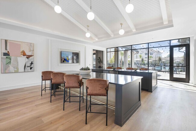 Building Photo - Hanover Lakemont